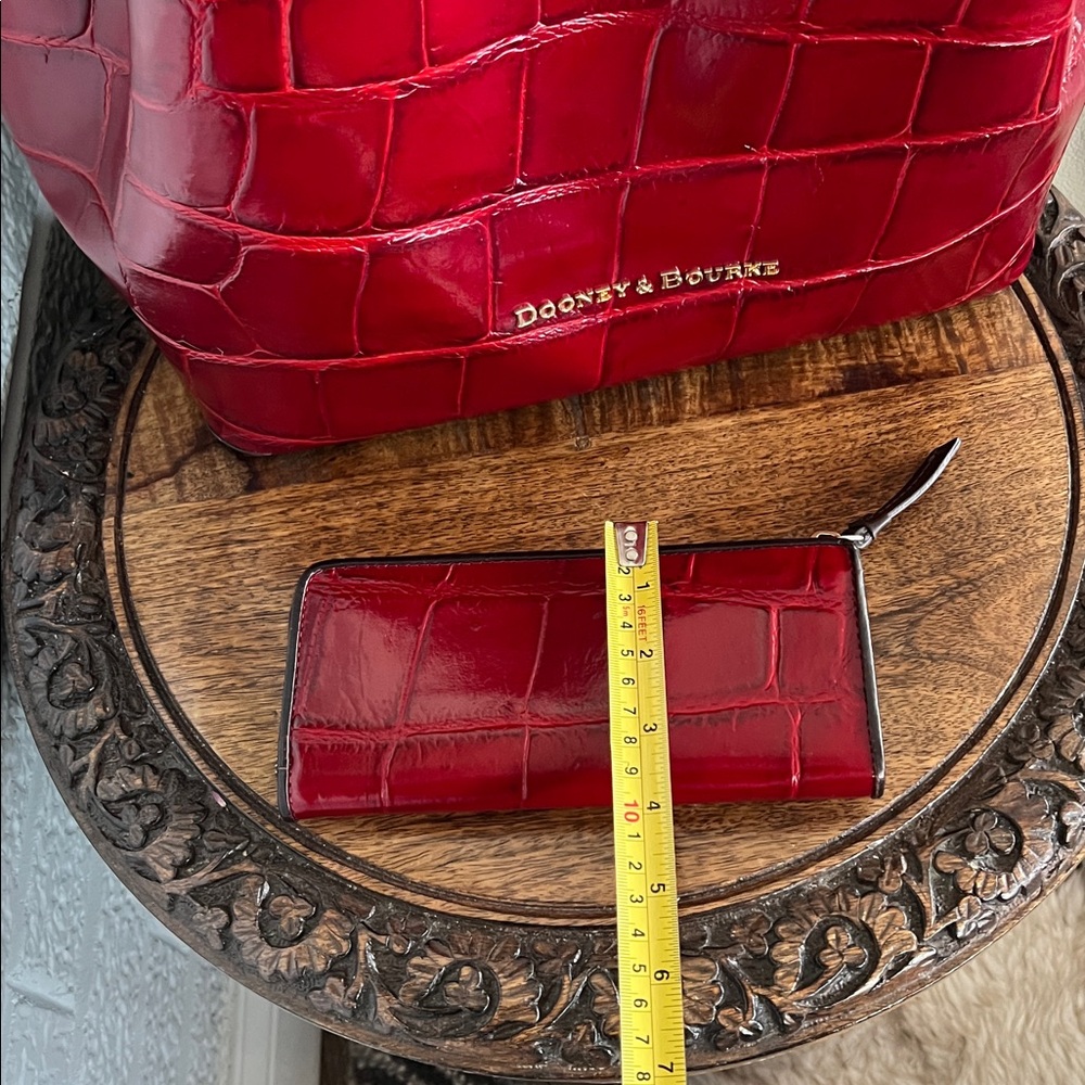 Dooney & Bourke Burgundy Red Croc-Embossed Large Denison Barlow Bag and Wallet - Picture 16 of 16